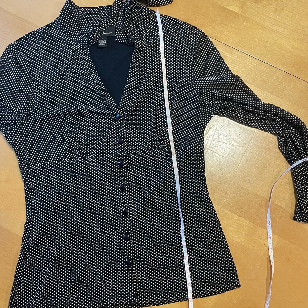 INC International Concepts V-Neck Tie Front Blouse Size Small - Picture 9 of 10